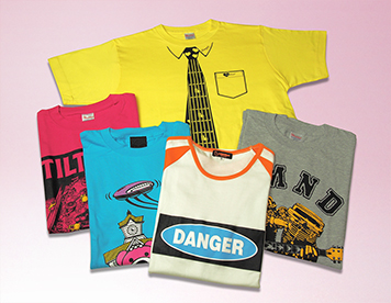 《Tシャツ》オリジナルグッズとして常に高い需要を誇る定番ウェアーアイテム。ボディーメーカーは国内外問わず対応可能。サイズ、形状も様々な種類から選択できます。	©HEADWAX ORGANIZATION